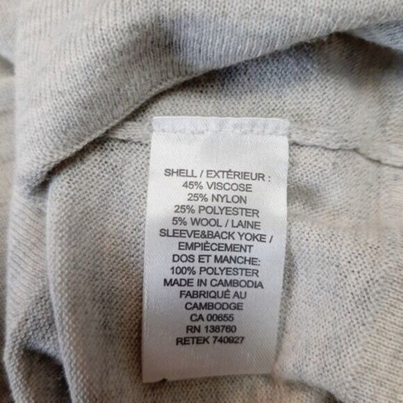 RW&CO V-neck Light Sweater Colorblock Grey & White Sz XS - Picture 12 of 12